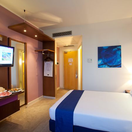 Holiday Inn Express Reggio Emilia By Ihg מראה חיצוני תמונה